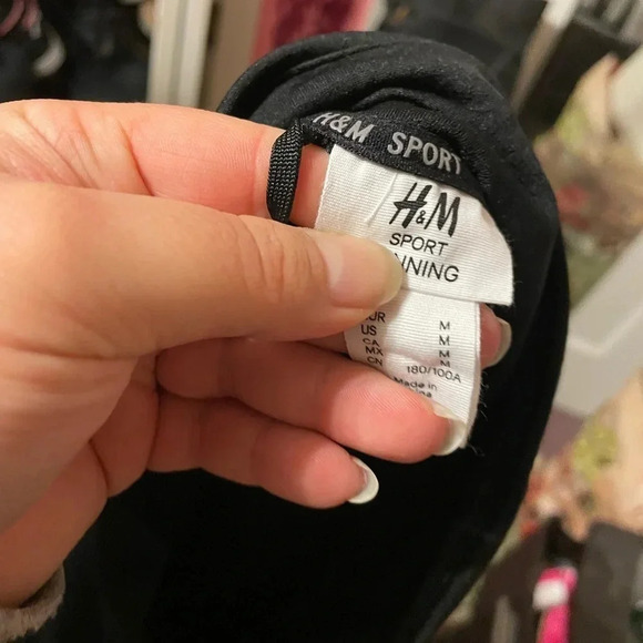 H&M ACTIVE BLACK FULL ZIP RUNNING JACKET - Picture 3 of 4